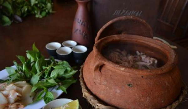 Lợn Mường xông hơi đá cuội
