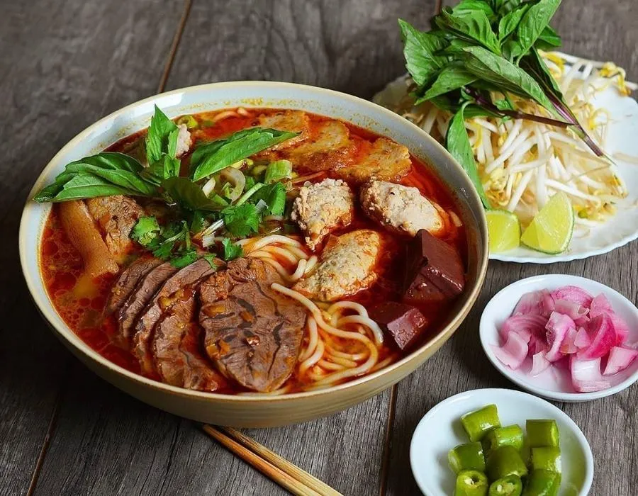 Biến tấu món bún bò Huế theo sở thích