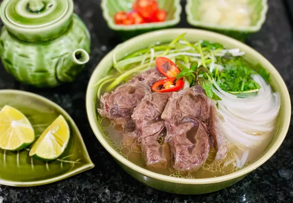 Tại sao bạn nên học cách nấu phở bò tại nhà?