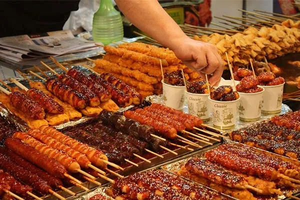 Vì sao món ăn vặt Hàn Quốc lại được yêu thích đến vậy?